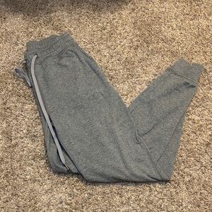 AMERICAN EAGLE gray joggers